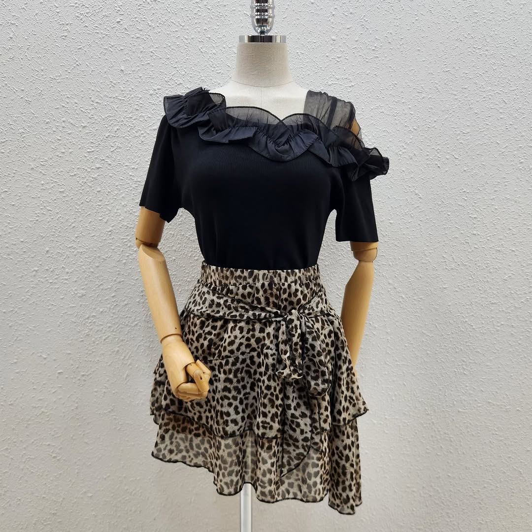26YR0807 Ruffle Top