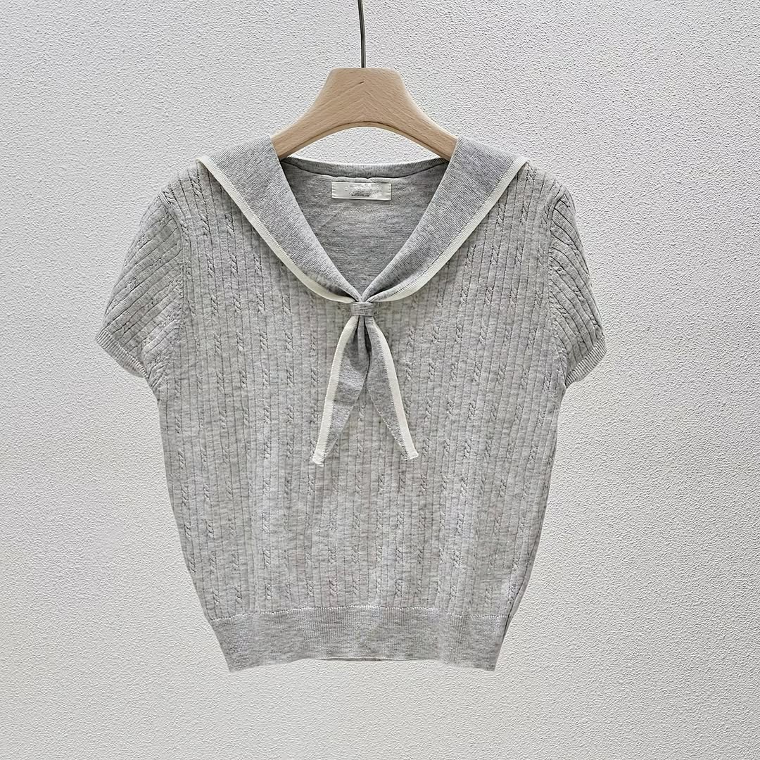 26YR0811 Knit Top