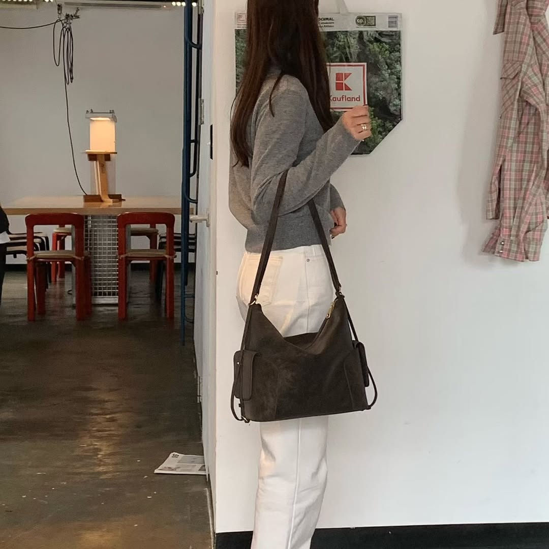 26YR0902 Leather Bag