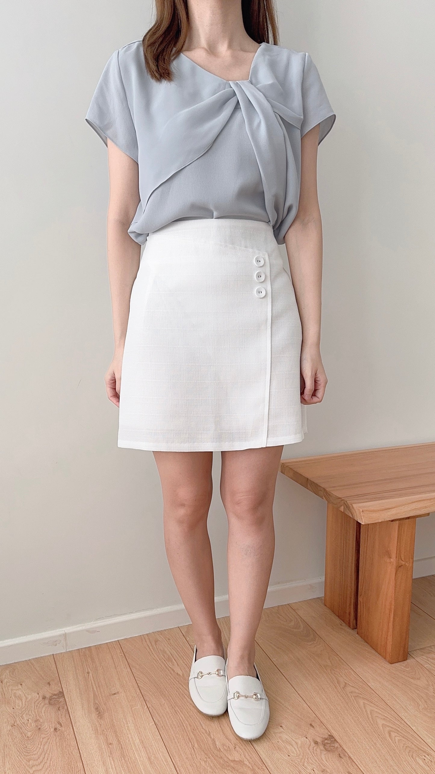 24YR1420 3 button skirt