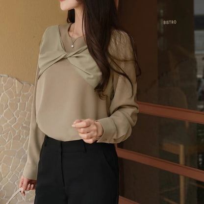 24YR2131 Twist Blouse